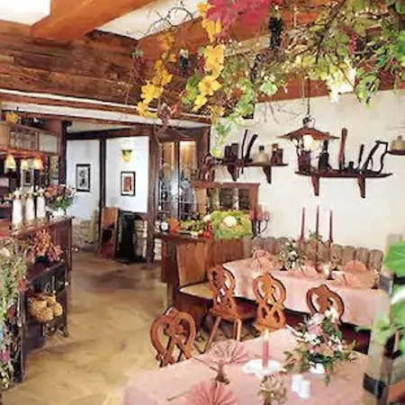 Spundloch- & Weinrestaurant Pensionat Veitshöchheim